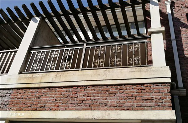 鐵藝陽臺(tái)護(hù)欄