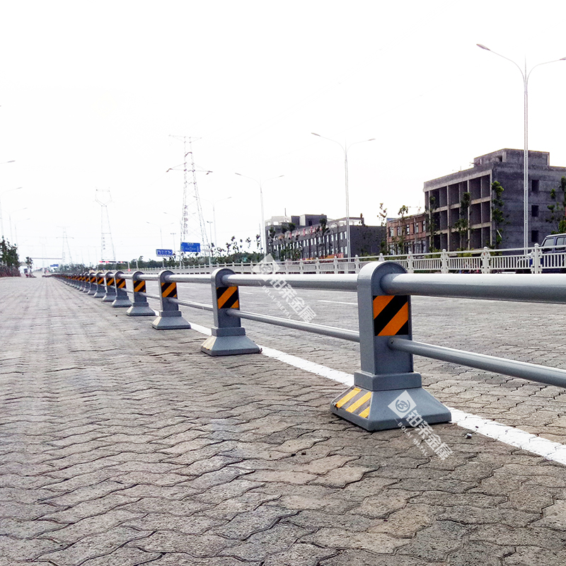市政道路交通防撞護(hù)欄